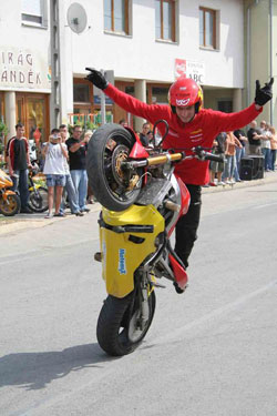 Angyal Zoltan in action (www.angyalzoltan.hu)